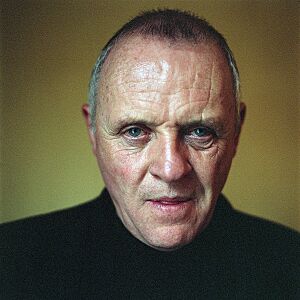 Archivo:Oliver Mark - Anthony Hopkins, Berlin 2001