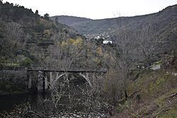 Ponte sobre o río Navea entre as parroquias de Barrio e Navea (A Pobra de Trives).jpg