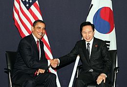 Archivo:President Lee holding a summit with U.S. President Obama in London (4341812385)