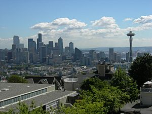 Archivo:Seattle skyline from Queen Anne High School 01