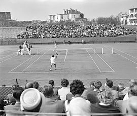 Archivo:Tennis Noordwijk Professional Championship Pancho Segura (voor) vs Pancho Go…, Bestanddeelnr 912-8081