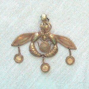 Archivo:The Bees of Malia Crete 1800-1700BC