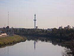 Archivo:Torre Espacial desde el Puente Alsina