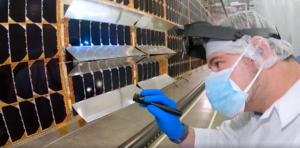 Archivo:Transformational Solar Array experiment on DART's Roll Out Solar Array (ROSA)