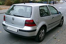 Archivo:VW Golf 4 rear 20071026