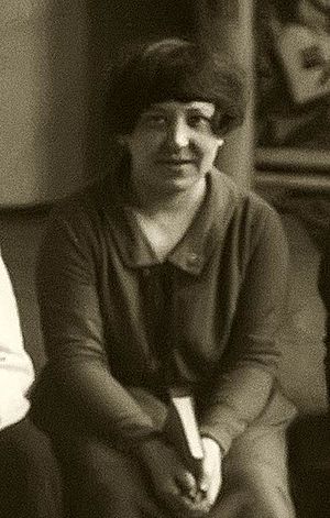 Варвара Степанова во время подготовки представления, 1924 (cropped).jpg