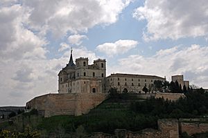 Archivo:20070415 - Monasterio de Uclés - Vista desde el oeste (2)