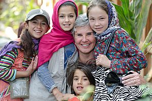 Archivo:Afghan girls in September 2012
