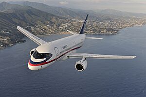 Archivo:Air-to-air photo of a Sukhoi Superjet 100 (97004) over Italy