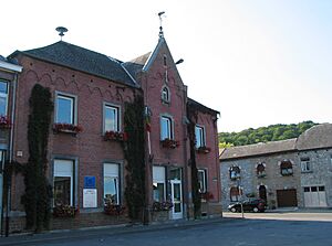 Archivo:Anhée JPG01