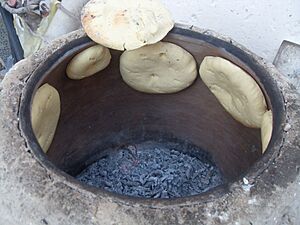 Archivo:Bread with poppy seeds