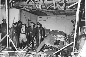 Archivo:Bundesarchiv Bild 146-1972-025-10, Hitler-Attentat, 20. Juli 1944