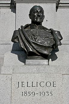 Archivo:Bust of Jellicoe in Trafalgar Square