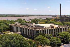 Archivo:Câmara Municipal de Porto Alegre vista do TRF4 (cropped)