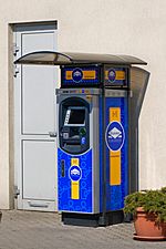 Archivo:Cajero automático, Gniezno, Polonia, 2012-04-06, DD 01