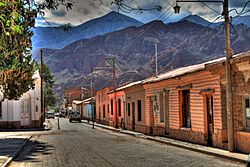 Archivo:Calle de Tilcara, Jujuy, Argentina