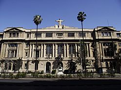 Archivo:Casa Central Pontificia Universidad Catolica de Chile