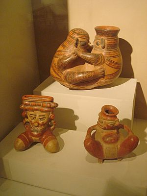 Archivo:Ceramica nicoyana. Diosas de arcilla.