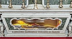 Archivo:Duomo (Padua) - Chapel of St. Gregorio Barbarigo - The embalmed body of the saint