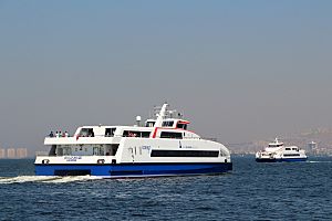 Archivo:Ferry in Izmir 01