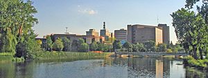 Archivo:Flint skyline2