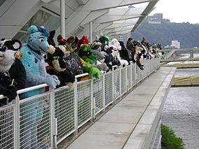 Archivo:Fursuit parade (group view at Anthrocon 2008)