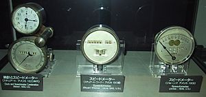 Archivo:Historic Speedometers Toyota Automobile Museum