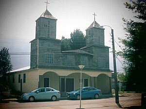 Archivo:Iglesia Puqueldón
