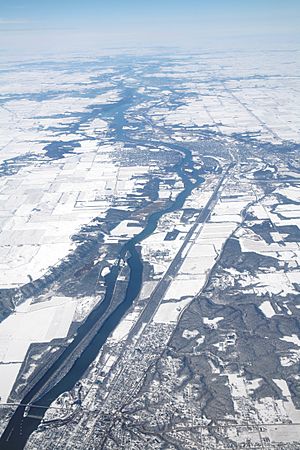Archivo:Illinois River aerial
