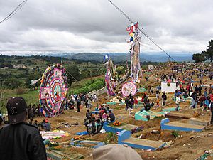 Archivo:Kite festival in Santiago Sacatepequez