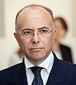 Ministru prezidents Valdis Dombrovskis tiekas ar Francijas Eiropas lietu ministru Bernāru Kazenēvu (Bernard Cazeneuve) (7985359635) (cropped)