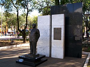 Archivo:Monumento a Getúlio Vargas (São Borja).