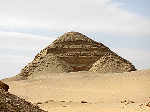 Archivo:Neferefre Abusir Pyramid