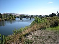 Archivo:Omak, WA - bridge across the Okanagan River