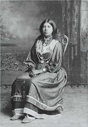 Archivo:Portrait of Nancy Johnston - Mohawk - King's Studio, Hamilton 1890