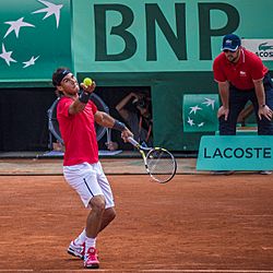 Archivo:Rafael Nadal VS Simone Bolelli (RG 2012)
