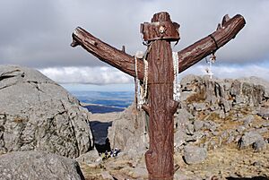 Archivo:Sculpture near the top of Champaquí