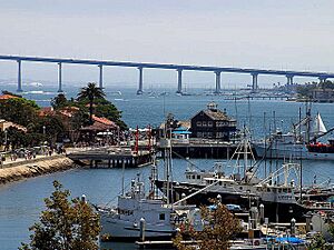 Archivo:Seaport village and coronado seen from the deck of the midway