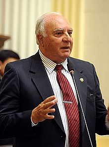 Sesión del Pleno 05052011 - Luis Giampietri (cropped).jpg