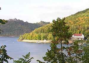 Archivo:Talsperre Edersee in Hessen - Foto Wolfgang Pehlemann Wiesbaden DSCN1006