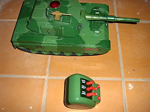 Archivo:Tank toy radio