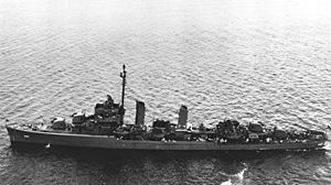 Archivo:USS Frankford (DD-497) at anchor off New York on 19 June 1945
