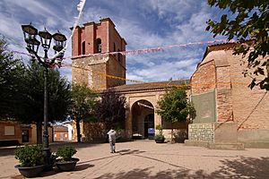 Archivo:Villalba de la Lampreana, Iglesia de la Asunción de Ntra. Sra., fachada sur