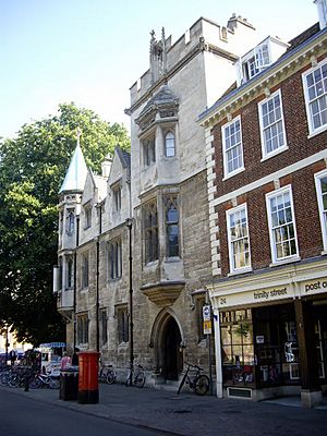Archivo:Whewell's Court, Trinity College, Cambridge