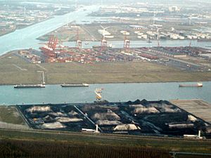 Archivo:Amsterdam Noordzeekanaal Afrikahaven Amerikahaven Westhaven luchtfoto