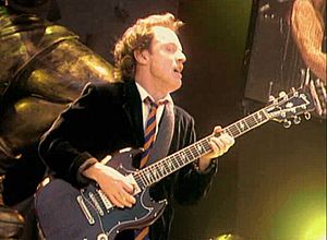 Archivo:AngusYoung1