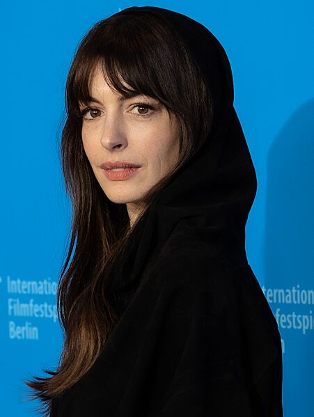 Anne Hathaway-68211 (cropped 2)