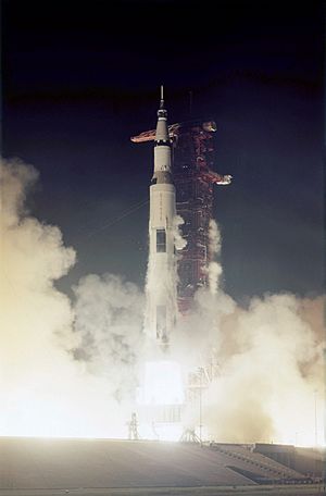 Archivo:Apollo 17 liftoff