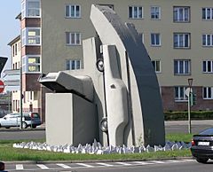 Archivo:Berlin-Grunewald Rathenauplatz Vostell Cadillacs