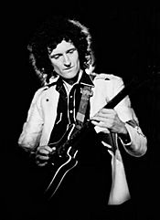 Archivo:Brian-May with red special
